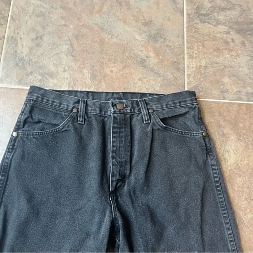Wrangler 33x32 Black Distressed Straight Leg Jeans Men’s Denim